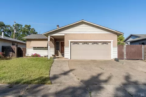 425 Washo Dr, Ukiah, CA 95482