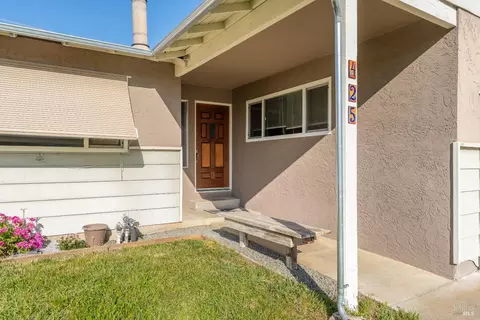 425 Washo Dr, Ukiah, CA 95482 photo 2
