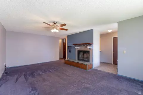 425 Washo Dr, Ukiah, CA 95482 photo 3