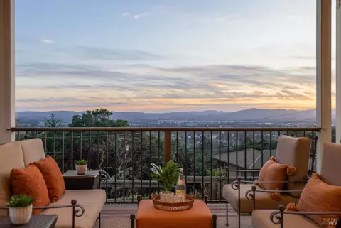 1335 Wikiup Dr, Santa Rosa, CA 95403