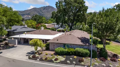 334 Twin Lakes Dr, Santa Rosa, CA 95409