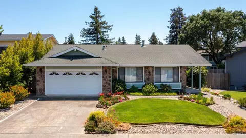 965 Hawthorne Cir, Rohnert Park, CA 94928