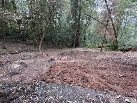10524 Woodside Dr, Forestville, CA 95436