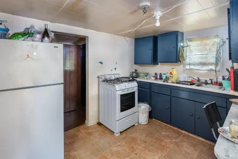 Kitchen - 530 Wall St, Windsor, CA 95492 photo 1 of 4