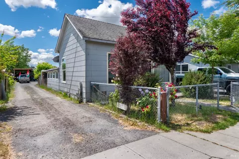 Exterior - 530 Wall St, Windsor, CA 95492 photo 10 of 11