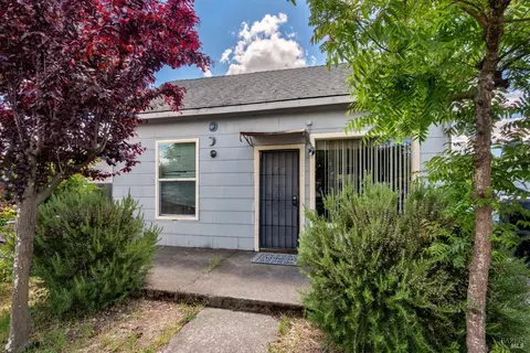 Exterior - 530 Wall St, Windsor, CA 95492 photo 1 of 11