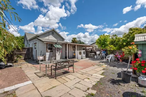 Exterior - 530 Wall St, Windsor, CA 95492 photo 4 of 11