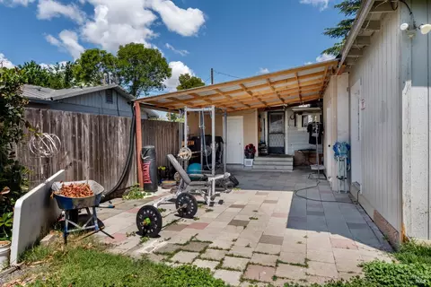 Exterior - 530 Wall St, Windsor, CA 95492 photo 2 of 11