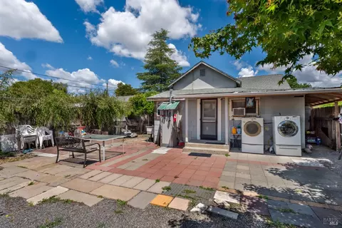 Exterior - 530 Wall St, Windsor, CA 95492 photo 3 of 11