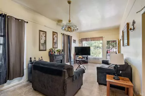 Living - 530 Wall St, Windsor, CA 95492 photo 2 of 3