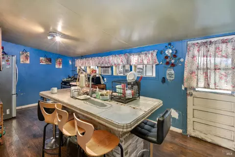 Kitchen - 530 Wall St, Windsor, CA 95492 photo 2 of 4