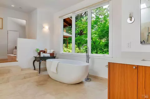 Bath - 3 Wainwright Pl, Mill Valley, CA 94941 photo 6 of 10