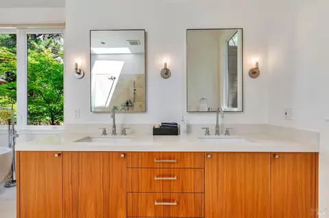 Bath - 3 Wainwright Pl, Mill Valley, CA 94941 photo 3 of 10