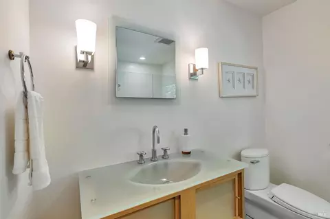 Bath - 3 Wainwright Pl, Mill Valley, CA 94941 photo 8 of 10