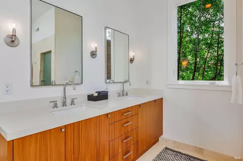 Bath - 3 Wainwright Pl, Mill Valley, CA 94941 photo 7 of 10