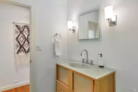 Bath - 3 Wainwright Pl, Mill Valley, CA 94941 photo 10 of 10