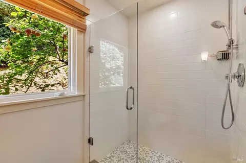 Bath - 3 Wainwright Pl, Mill Valley, CA 94941 photo 9 of 10