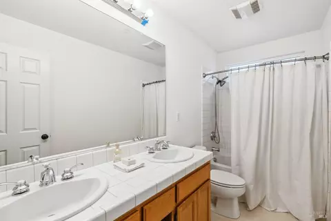 Bath - 8416 Trione Cir, Windsor, CA 95492 photo 3 of 3