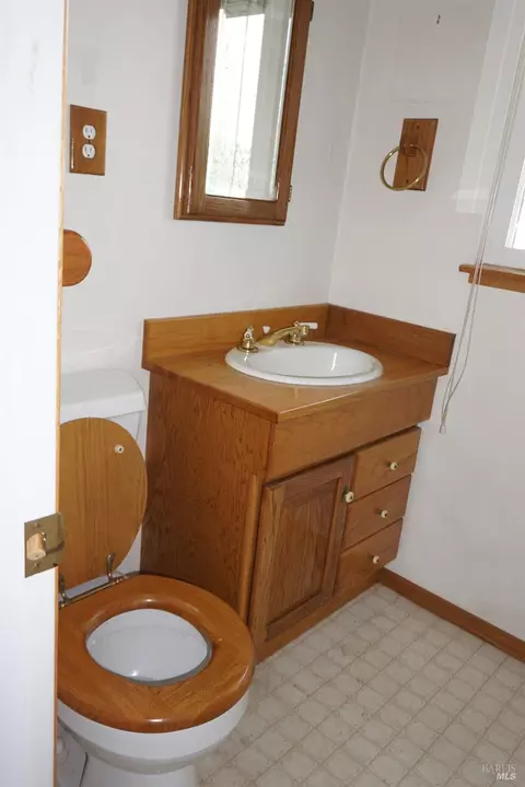 Bath - 242 Bergwall Way, Vallejo, CA 94591 photo 1 of 3