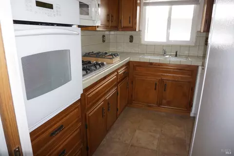 Kitchen - 242 Bergwall Way, Vallejo, CA 94591 photo 3 of 3