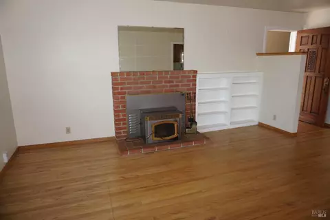 Living - 242 Bergwall Way, Vallejo, CA 94591 photo 2 of 2