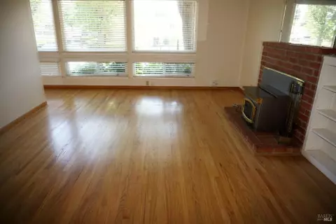 Living - 242 Bergwall Way, Vallejo, CA 94591 photo 1 of 2