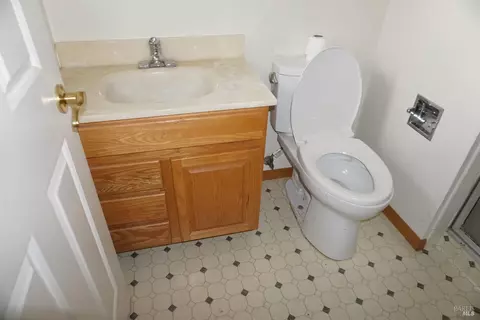 Bath - 242 Bergwall Way, Vallejo, CA 94591 photo 2 of 3