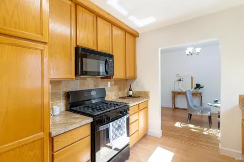 Kitchen - 7 Fairview Ave, Vallejo, CA 94590 photo 4 of 4
