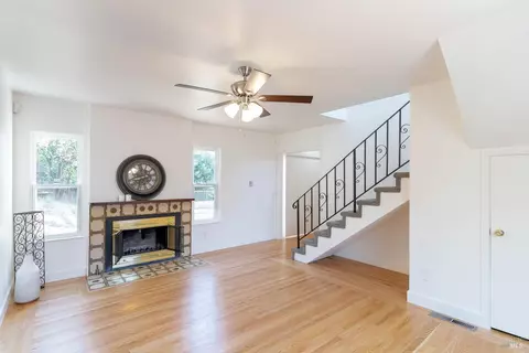 Living - 7 Fairview Ave, Vallejo, CA 94590 photo 5 of 6