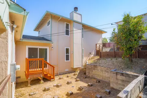 Exterior - 7 Fairview Ave, Vallejo, CA 94590 photo 9 of 11