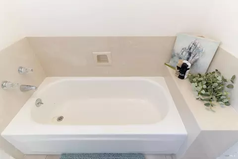 Bath - 7 Fairview Ave, Vallejo, CA 94590 photo 3 of 4