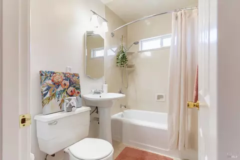 Bath - 7 Fairview Ave, Vallejo, CA 94590 photo 1 of 4