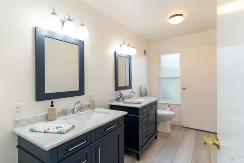 Bath - 7 Fairview Ave, Vallejo, CA 94590 photo 2 of 4