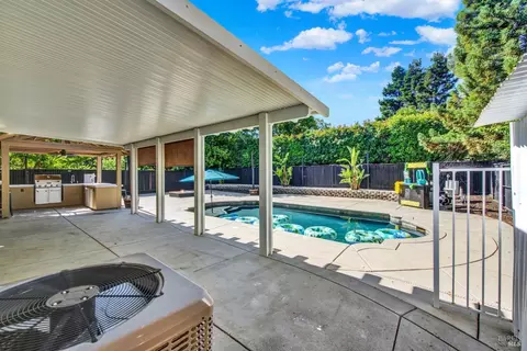 Exterior - 1345 Bello Dr, Dixon, CA 95620 photo 20 of 22