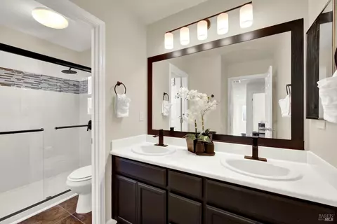 Bath - 1345 Bello Dr, Dixon, CA 95620 photo 6 of 7