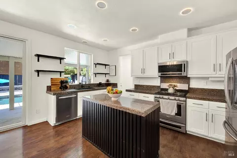 Kitchen - 1345 Bello Dr, Dixon, CA 95620 photo 5 of 10