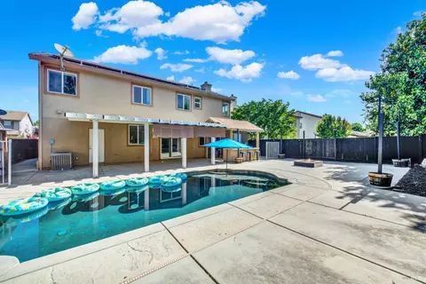 Exterior - 1345 Bello Dr, Dixon, CA 95620 photo 17 of 22