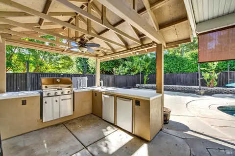 Kitchen - 1345 Bello Dr, Dixon, CA 95620 photo 10 of 10