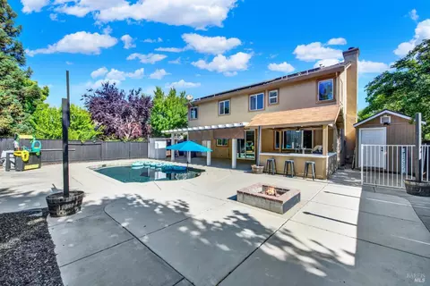 Exterior - 1345 Bello Dr, Dixon, CA 95620 photo 15 of 22