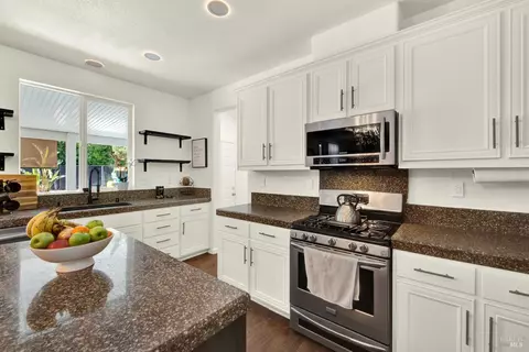 Kitchen - 1345 Bello Dr, Dixon, CA 95620 photo 4 of 10