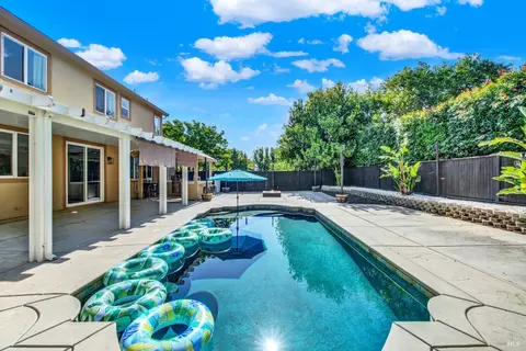 Exterior - 1345 Bello Dr, Dixon, CA 95620 photo 18 of 22