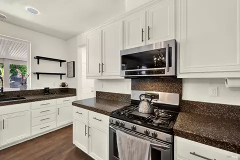 Kitchen - 1345 Bello Dr, Dixon, CA 95620 photo 9 of 10