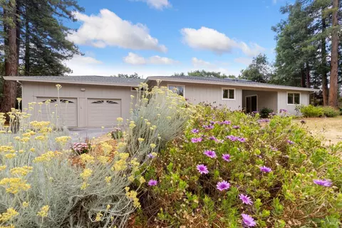 124 Pine Breeze Ln, Sebastopol, CA 95472
