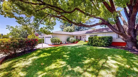 4921 Stonehedge Dr, Santa Rosa, CA 95405