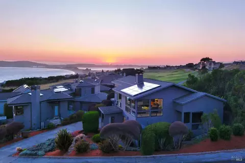 590 Swan Dr, Bodega Bay, CA 94923