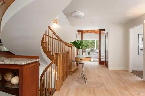Entry Way - 17010 Burl Ln, Occidental, CA 95465 photo 6 of 8