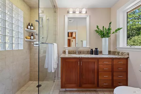 Bath - 17010 Burl Ln, Occidental, CA 95465 photo 2 of 3