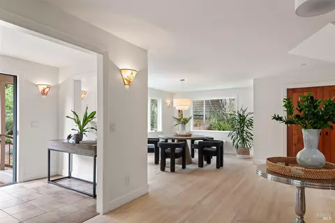Entry Way - 17010 Burl Ln, Occidental, CA 95465 photo 5 of 8