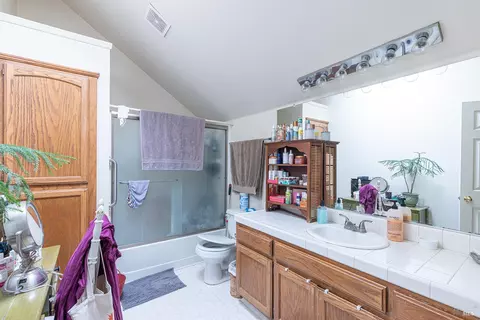 Bath - 12 Bay Tree Ct, Cotati, CA 94931 photo 1 of 2