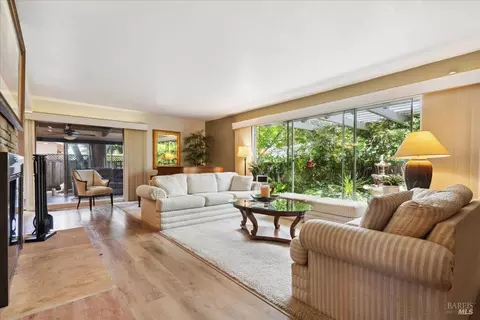 Living - 125 Combs Ln, Vallejo, CA 94590 photo 2 of 4